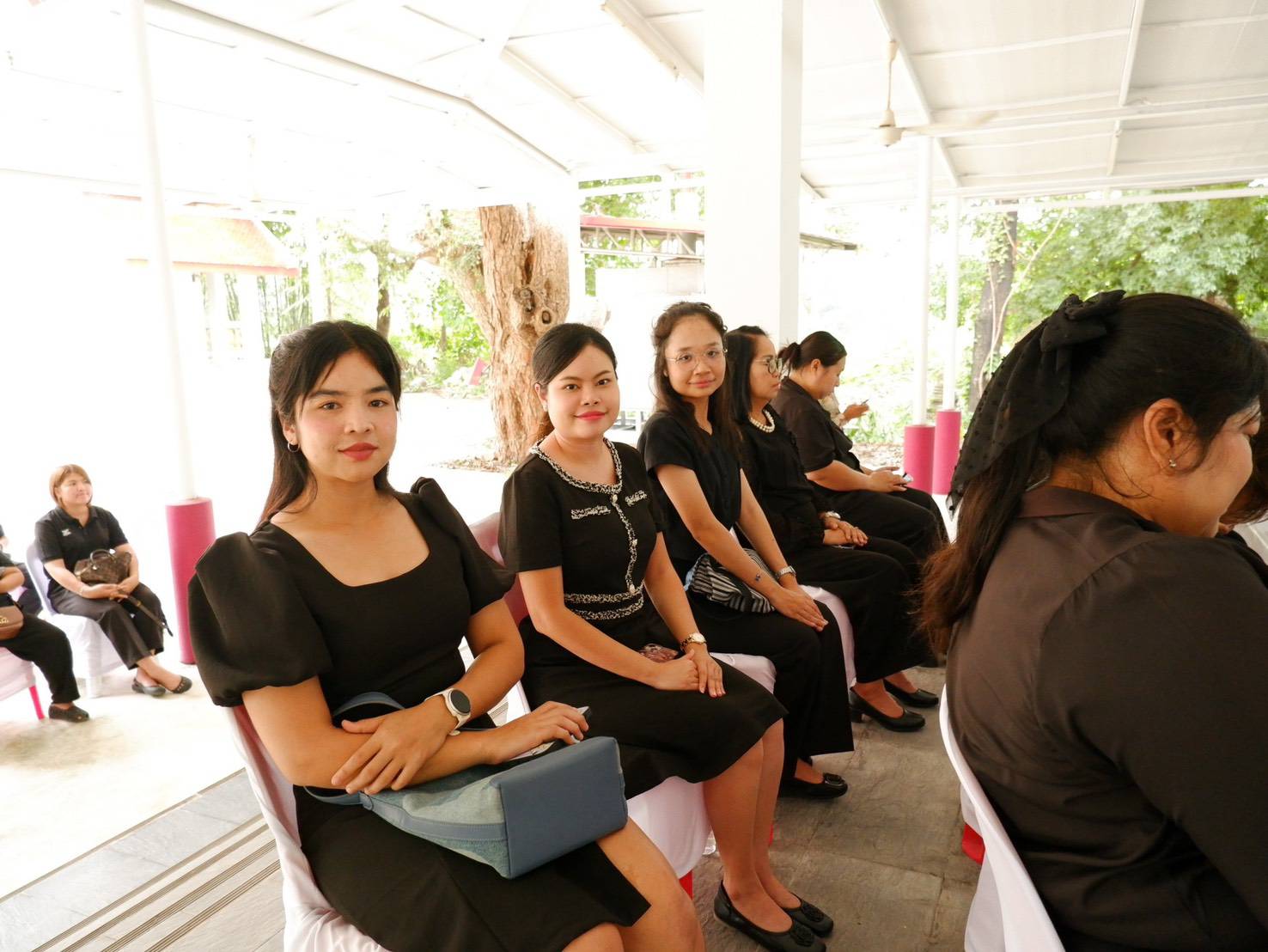 🌻🛶สำนักงานพัฒนาชุมชนอำเภอเสาไห้ ร่วมพิธีบำเพ็ญกุศล  สวดพระอภิธรรม อุทิศถวายพระราชกุศลแด่สมเด็จพระนางเจ้า สิริกิติ์ พระบรมราชินีนาถ พระบรมราชชนนีพันปีหลวง